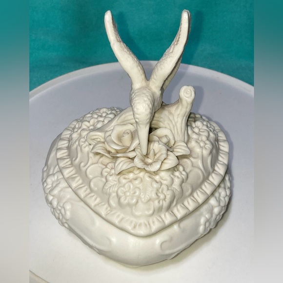 VINTAGE HUMMINGBIRD PORCELAIN BOX - Picture 8 of 16